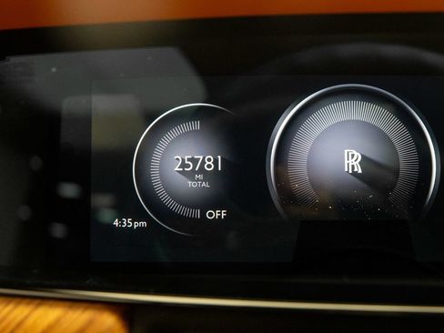 Used 2025 Rolls-Royce Cullinan AWD/4WD image 48