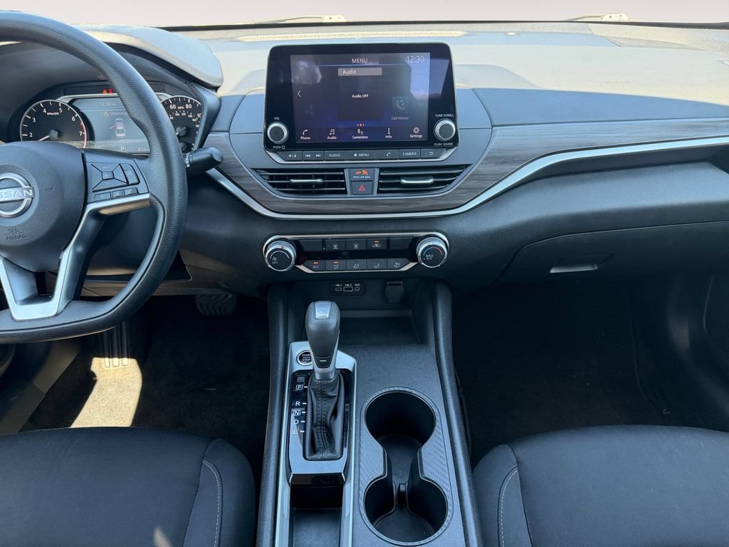 Used 2025 Nissan Altima 2.5 SV FWD image 11