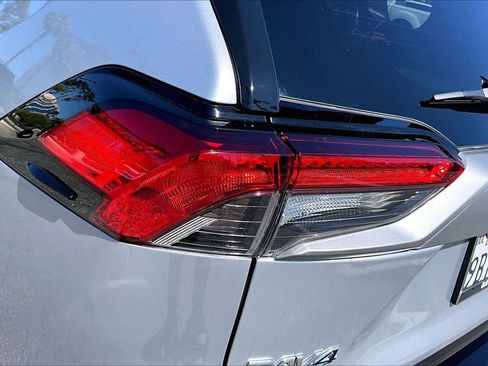 Used 2022 Toyota RAV4 XSE AWD/4WD image 27