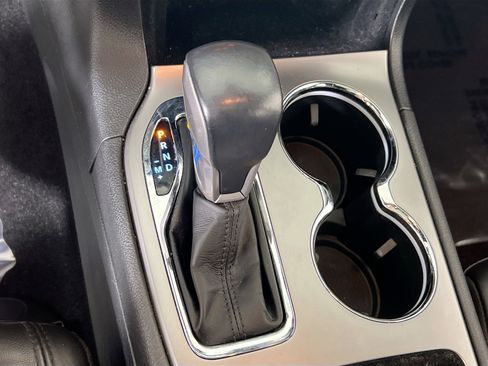 Used 2022 Jeep Grand Cherokee Laredo X image 16