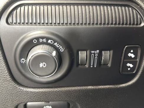 Used 2022 Jeep Wagoneer Series III w/ Premium Group I image 16