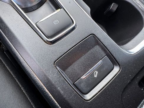 Used 2017 Ford Fusion SE image 32