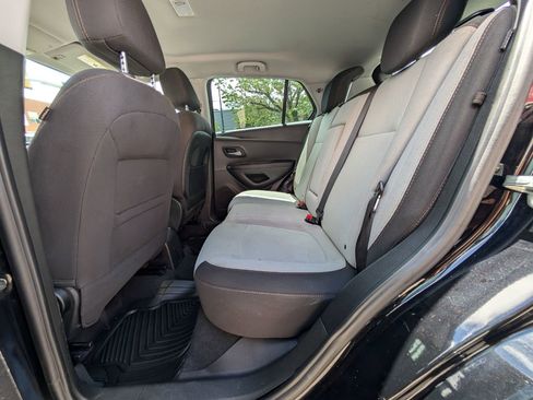 Used 2019 Chevrolet Trax LS FWD image 17
