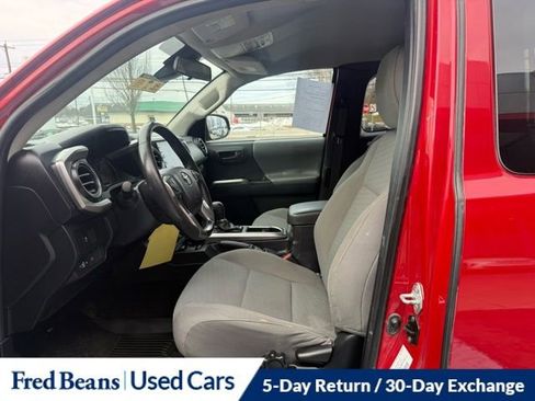 Used 2022 Toyota Tacoma SR5 w/ SR5 Appearance Package (SM) image 17