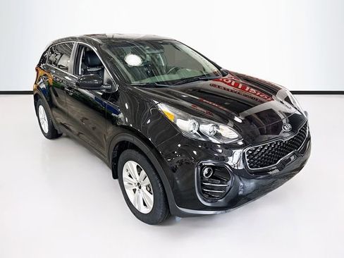 Used 2018 Kia Sportage LX image 3