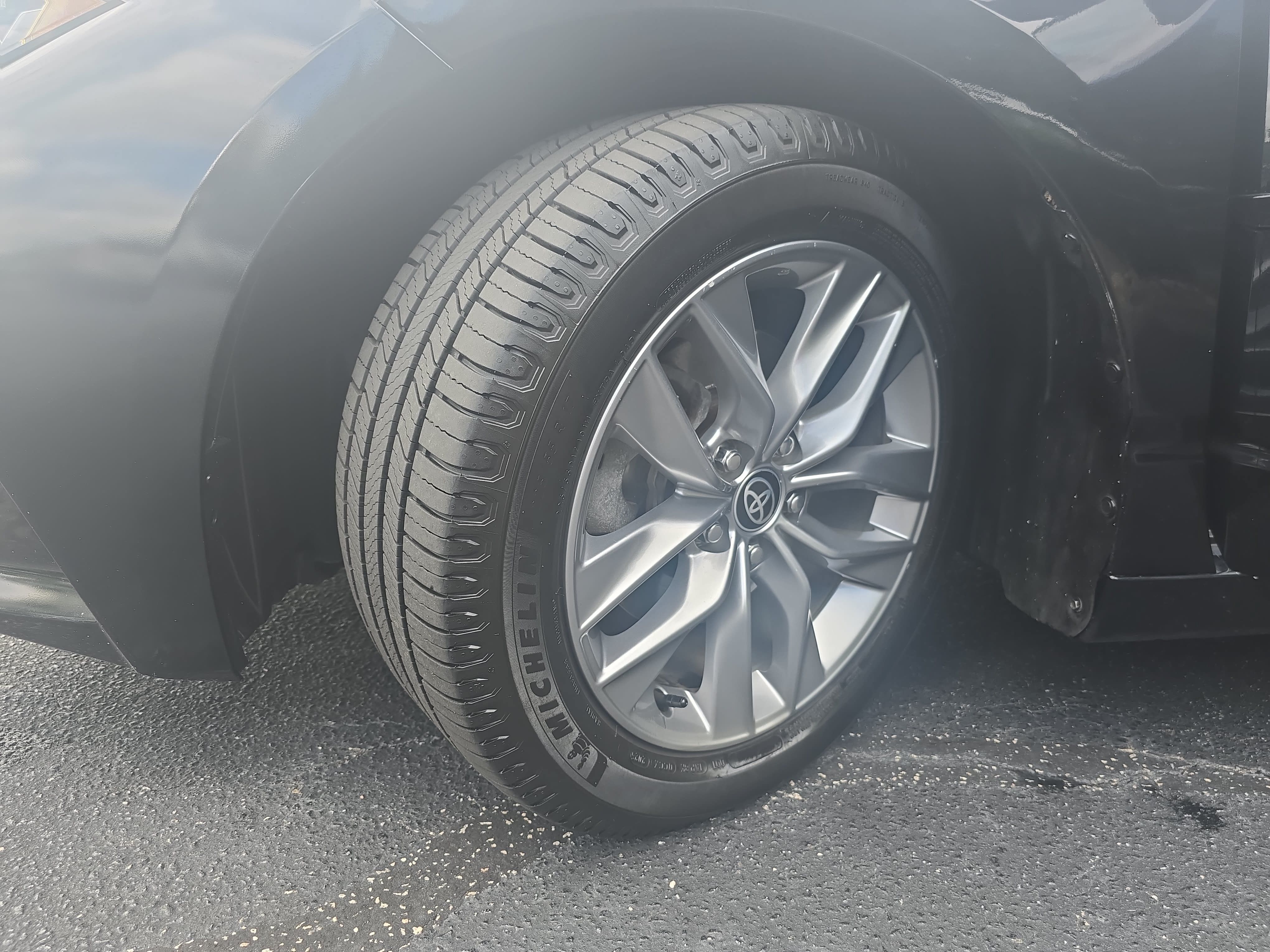 Used 2022 Toyota Avalon XLE w/ Moonroof Package FWD image 32