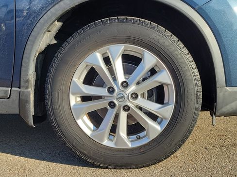 Used 2016 Nissan Rogue SV w/ SV Premium Package image 5