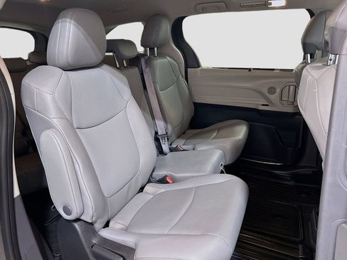 Used 2023 Toyota Sienna XLE FWD image 26