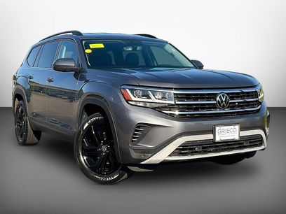 Used 2023 Volkswagen Atlas SE w/ Black Wheel Package