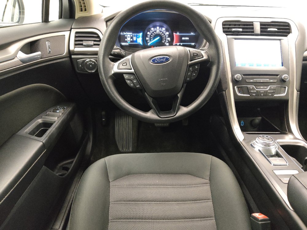 Used 2018 Ford Fusion SE FWD image 22