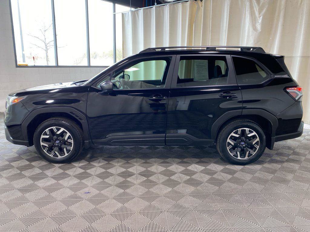 Used 2025 Subaru Forester Premium AWD/4WD image 7