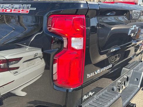 Used 2025 Chevrolet Silverado 1500 LT Trail Boss w/ Convenience Package II image 8