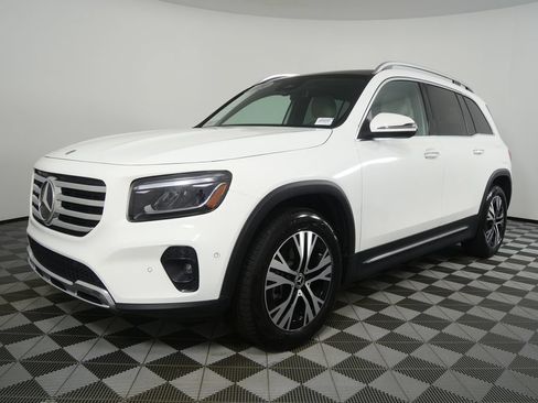 Used 2024 Mercedes-Benz GLB 250 4MATIC image 7