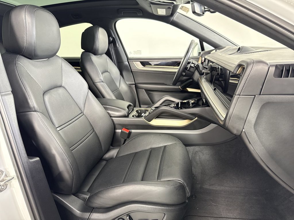 Certified 2024 Porsche Cayenne Coupe w/ Premium Package Plus AWD/4WD image 23