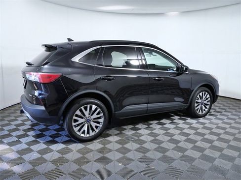 Certified 2022 Ford Escape Titanium w/ Class II Trailer Tow Package image 8