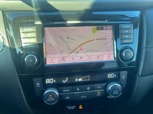 Used 2018 Nissan Rogue SL image 12