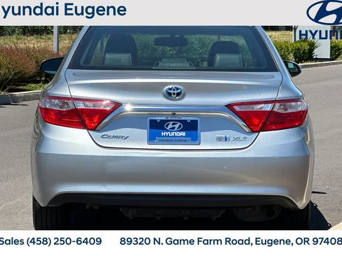 Used 2016 Toyota Camry XLE w/ Moonroof Package FWD image 4