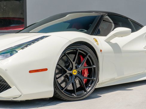 Used 2018 Ferrari 488 GTB RWD image 24
