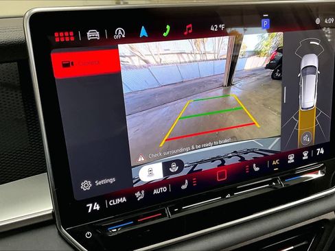 Used 2025 Volkswagen Tiguan SE w/ Panoramic Sunroof Package image 23