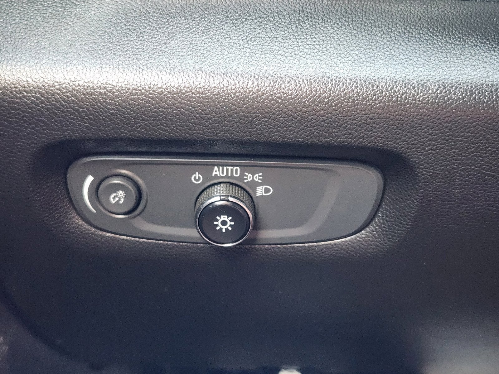 Used 2023 Chevrolet Traverse RS FWD image 24