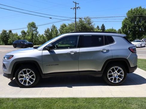 Used 2023 Jeep Compass Latitude AWD/4WD image 25