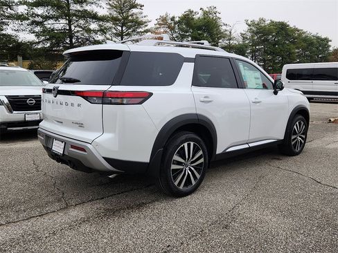 New 2025 Nissan Pathfinder Platinum image 4