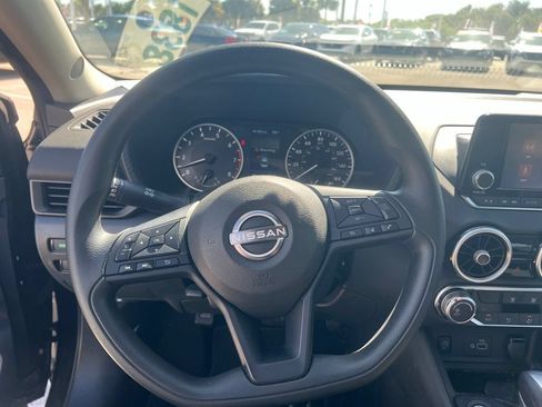 Certified 2025 Nissan Sentra S FWD image 9