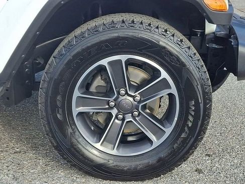 Used 2023 Jeep Wrangler Sahara image 8