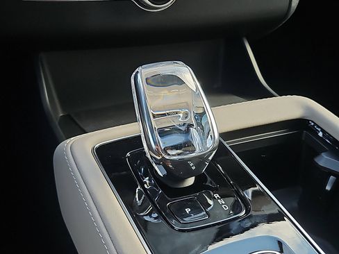 New 2026 Volvo XC90 B6 Plus w/ Protection Package Premier AWD/4WD image 13