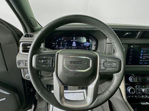 Used 2024 GMC Yukon Denali image 12
