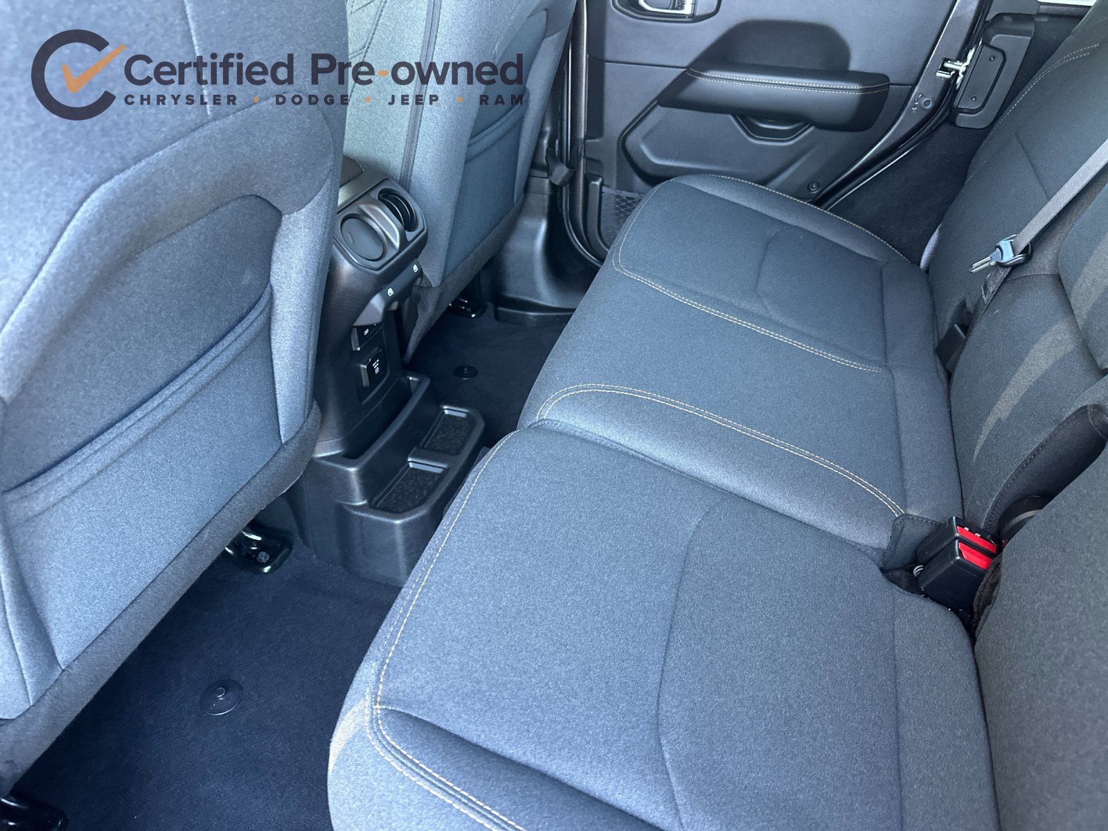 Certified 2025 Jeep Wrangler Unlimited Sahara w/ Safety Group AWD/4WD image 13