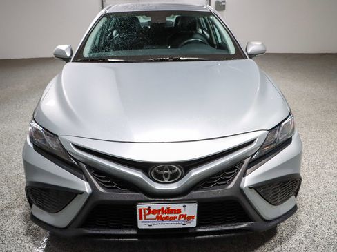 Used 2024 Toyota Camry SE FWD image 4