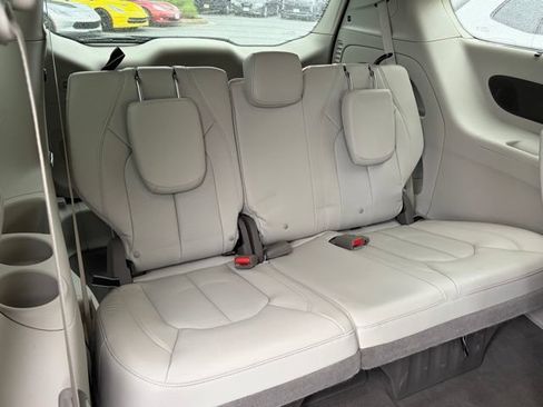 Used 2021 Chrysler Pacifica Touring-L w/ Premium & Safety Sphere Group FWD image 34