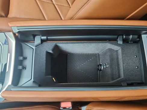 Used 2023 BMW i7 xDrive60 w/ Executive Package 2 AWD/4WD image 59