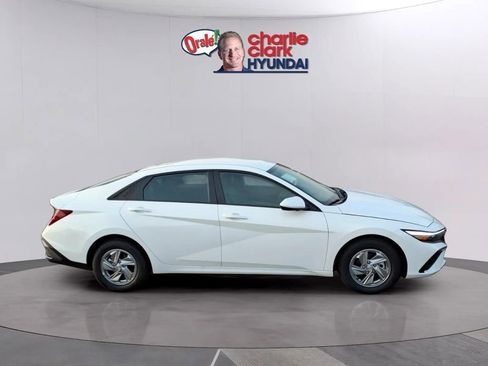 New 2026 Hyundai Elantra SE FWD image 6