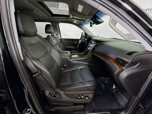 Used 2019 Cadillac Escalade Premium Luxury image 32