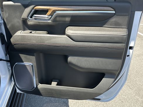 Certified 2024 Chevrolet Silverado 2500 High Country w/ High Country Premium Package AWD/4WD image 17