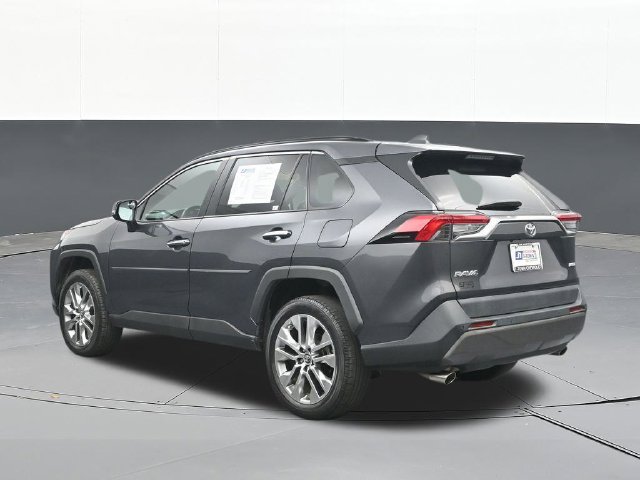 Used 2019 Toyota RAV4 Limited FWD image 9