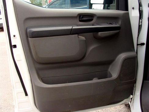 Used 2018 Nissan NV 2500 S image 10