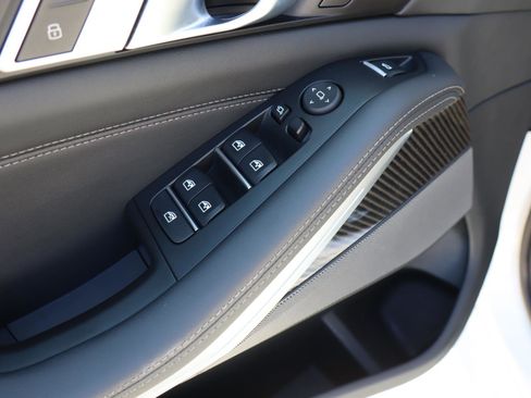 Used 2025 BMW X5 M60i image 17