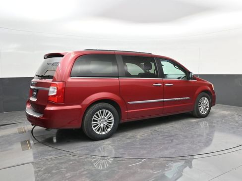 Used 2015 Chrysler Town & Country Touring-L w/ Driver Convenience Group image 7