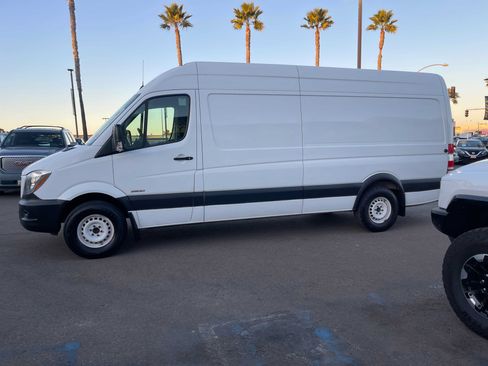 Used 2015 Freightliner Sprinter 2500 RWD image 6