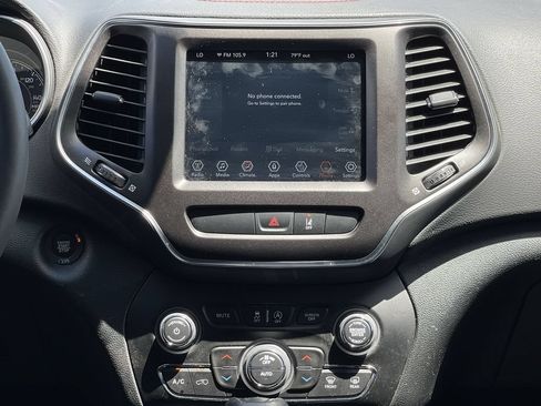 Used 2022 Jeep Cherokee Trailhawk w/ Comfort/Convenience Group AWD/4WD image 32