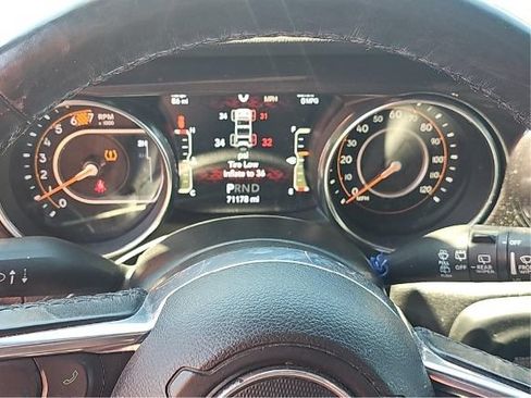 Used 2021 Jeep Wrangler Unlimited Sahara AWD/4WD image 7