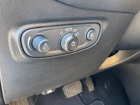 Used 2021 Chevrolet Equinox Premier image 28