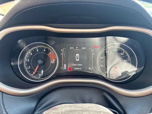 Used 2017 Jeep Cherokee Latitude AWD/4WD image 12