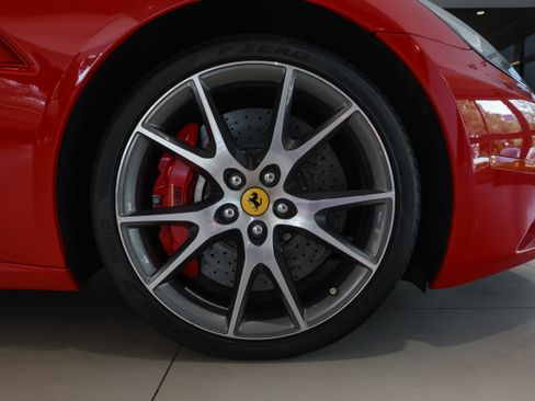 Used 2011 Ferrari California RWD image 41