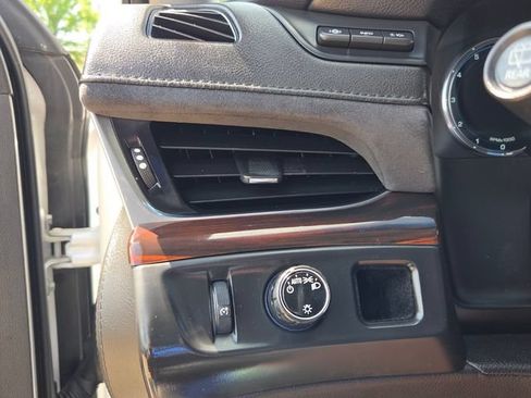 Used 2016 Cadillac Escalade Luxury RWD image 27