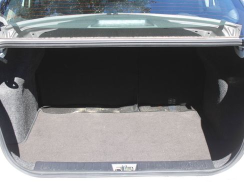 Used 2020 Nissan Versa SV image 10