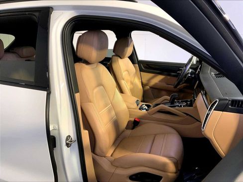 Certified 2023 Porsche Cayenne Platinum Edition AWD/4WD image 18